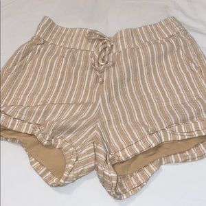Creamy yellow striped short